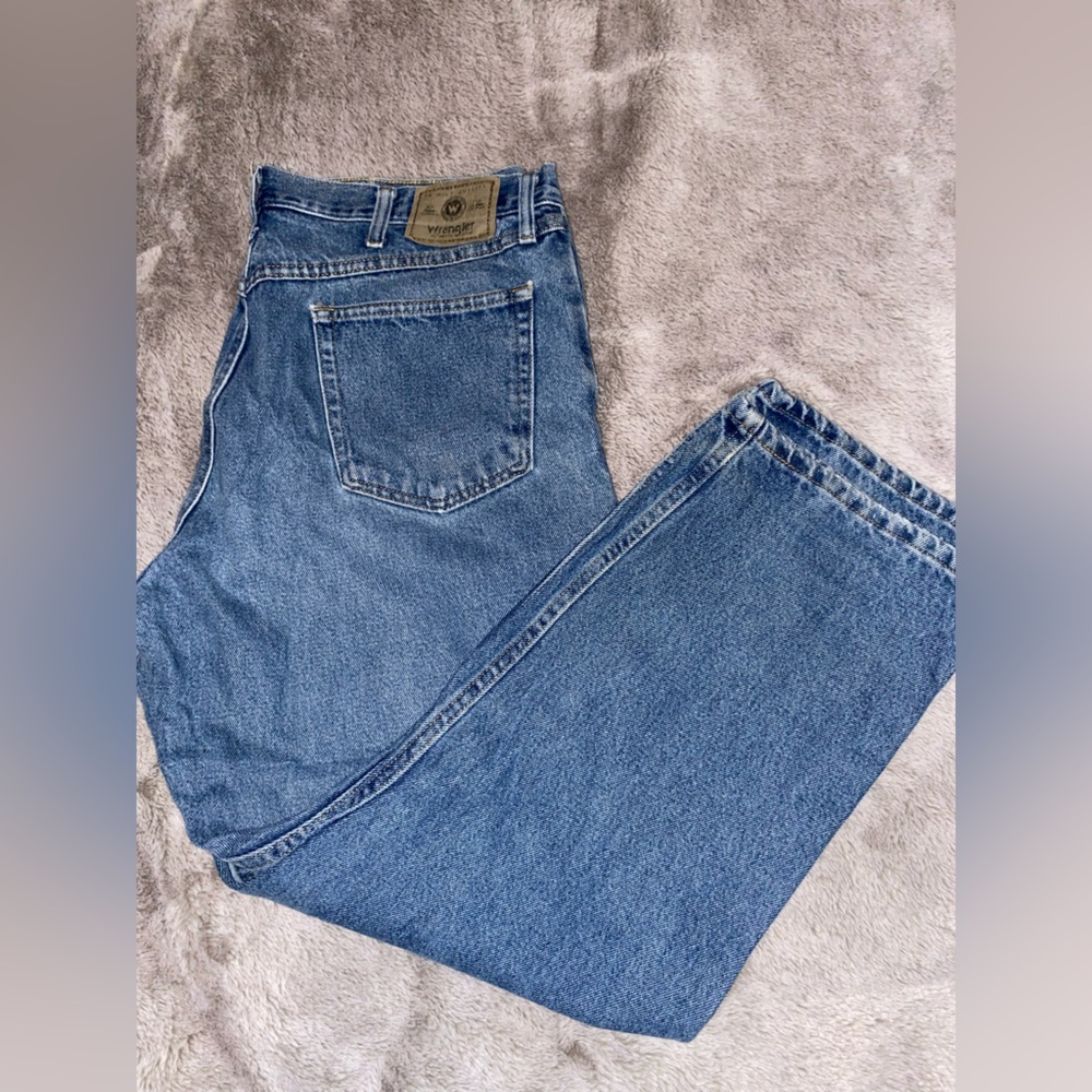 Wrangler Relaxed Fit Blue Jeans